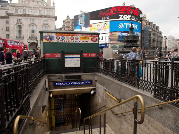 Anh thiệt hại 2,5 tỷ USD do đình công tại tàu điện ngầm ảnh 1