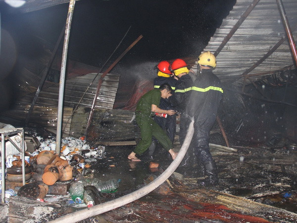 Thừa Thiên-Huế: Cháy chợ Tứ Hạ, thiệt hại gần 5 tỷ đồng ảnh 1