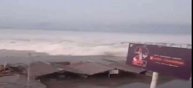 Indonesia: Sóng thần tấn công một thành phố trên đảo Sulawesi ảnh 1