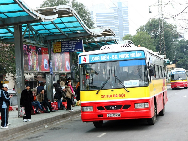 Dù giá vé buýt tăng nhưng sản lượng vận chuyển hành khách của Transerco vẫn tăng trưởng mạnh. (Ảnh: Huy Hùng/TTXVN) Transerco giữ ổn định lượng khách, doanh thu 2013 tăng ảnh 1