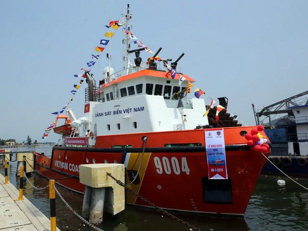 Bàn giao tàu đa năng và tàu cứu nạn cho lực lượng cảnh sát biển ảnh 2
