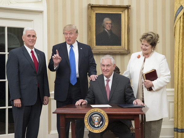 Đảng Dân chủ phản đối hầu hết đề cử nội các mới của ông Trump ảnh 1