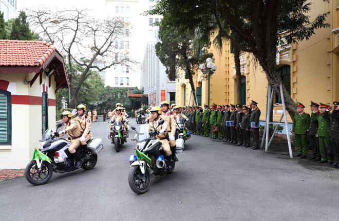 Công an thành phố Hà Nội ra quân bảo vệ Tết Nguyên đán Quý Mão 2023 trên địa bàn thành phố. (Ảnh: Phạm Kiên/TTXVN) Công an thành phố Hà Nội ra quân bảo vệ an toàn dịp Tết Quý Mão ảnh 2
