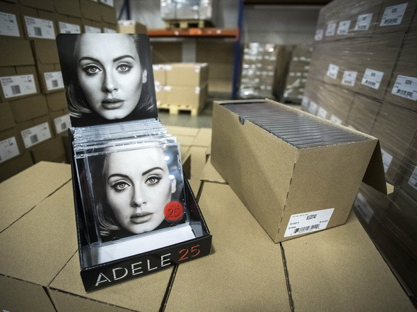 Ca khúc “Hello” của Adele chạm mốc 1 tỷ lượt người xem nhanh nhất ảnh 1