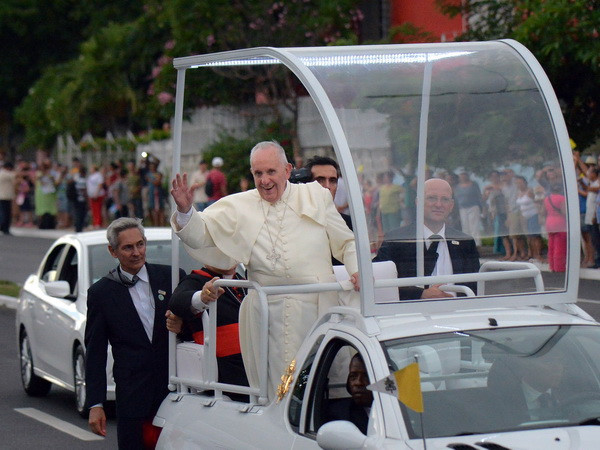 Lãnh tụ Cuba Fidel Castro tiếp Giáo hoàng Francis I ảnh 1