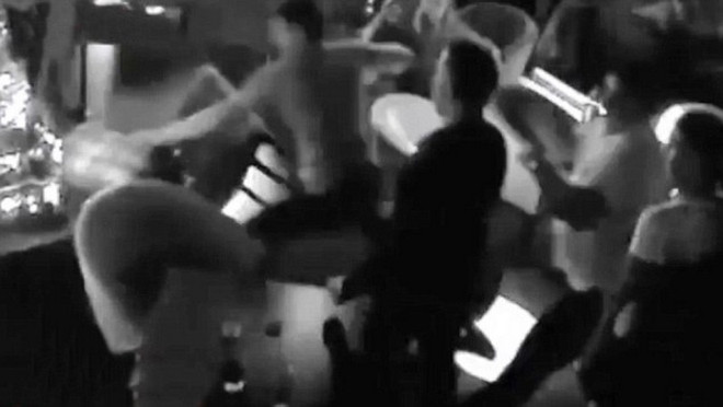 Hai băng đảng ở Moskva "quyết chiến" trong hộp đêm thoát y ảnh 1