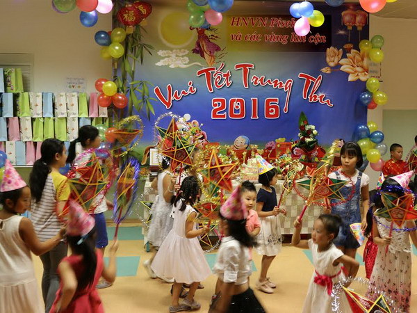 Đêm hội Trăng Rằm đến với mọi trẻ em Việt Nam tại Cộng hòa Séc ảnh 1