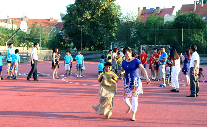 Đêm hội Trăng Rằm đến với mọi trẻ em Việt Nam tại Cộng hòa Séc ảnh 4