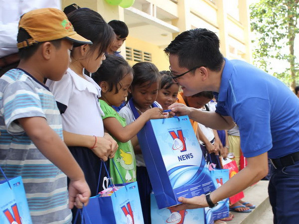 Truyền hình Thông tấn đem Trung thu đến xóm Việt kiều “3 không” ảnh 1