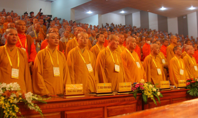 Đại biểu tham dự lễ khai mạc. (Ảnh: TTXVN phát) Khai mạc Đại lễ tưởng niệm Thánh tổ Ni Đại Ái Đạo tại Bình Phước ảnh 2
