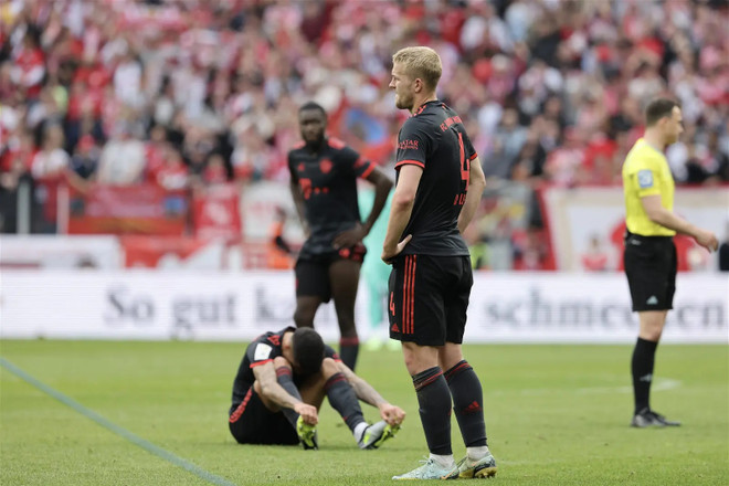 Bayern trải qua trận thứ tư liên tiếp không thắng. (Nguồn: Getty Images) Bundesliga: Bayern trượt dài trong khủng hoảng, Dortmund lên ngôi đầu ảnh 1