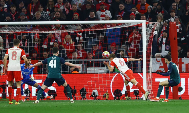 Joshua Kimmich ghi bàn đưa Bayern Munich vào bán kết. (Nguồn: Reuters) Bayern_munich_18043.jpg