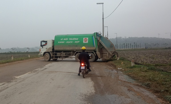 Vụ chặn xe vào bãi rác Nam Sơn: Đã khai thông sau cuộc họp khẩn ảnh 2
