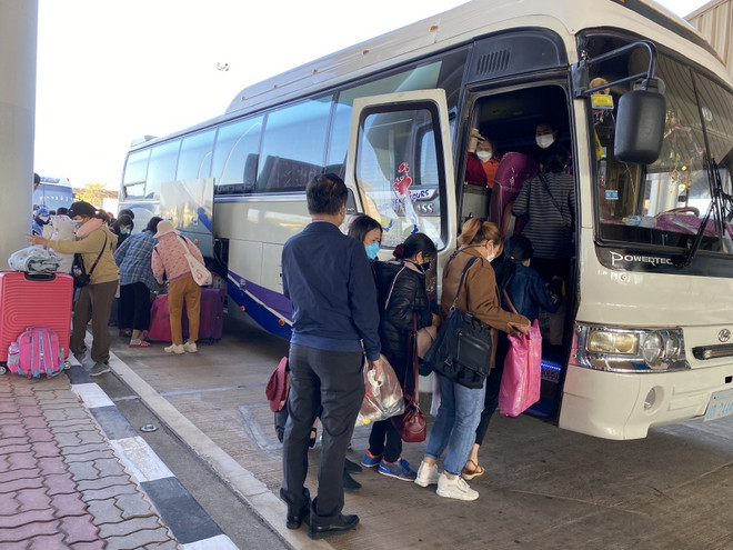 Thái Lan: Tổng LSQ Việt Nam đưa đồng bào về quê đón Tết bằng đường bộ ảnh 2