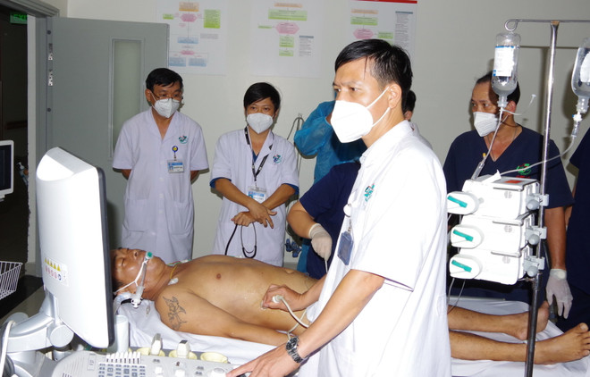 ​Kịp thời chuyển bệnh nhân suy hô hấp từ Trường Sa về đất liền ảnh 2