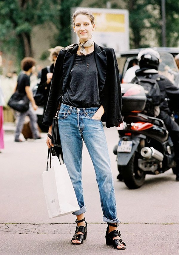 Đẹp dịu dàng với những biến tấu từ phụ kiện khăn lụa mềm mại ảnh 10