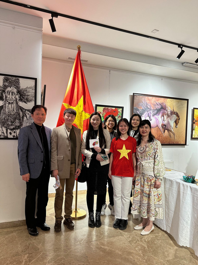 Bạn bè Mông Cổ và quốc tế ấn tượng với đất nước và văn hóa Việt Nam ảnh 4