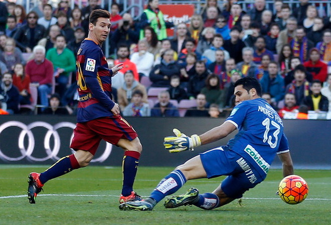 Messi cho Ronaldo "ngửi khói" trước thềm Gala Quả bóng Vàng ảnh 1