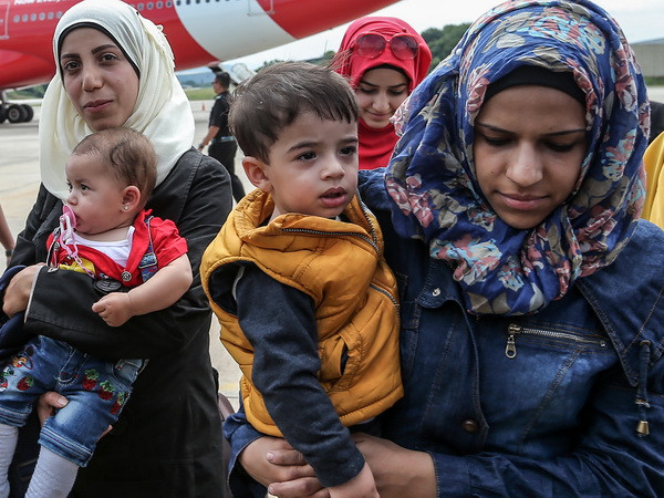 IOM cảnh báo Facebook trở thành công cụ cho những kẻ buôn người ảnh 1