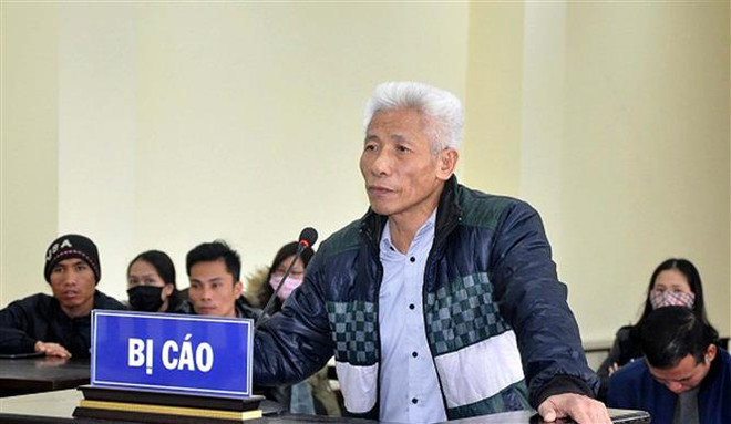Bị cáo Trương Phú Cự tại phiên tòa. (Ảnh: Nguyễn Nam/TTXVN) Án tù cho nhóm đối tượng chống người thi hành công vụ ở Thanh Hóa ảnh 2