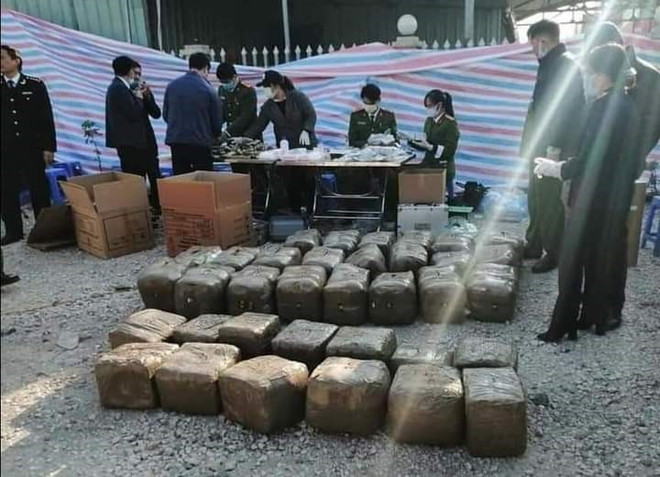 Hải quan bắt giữ nhiều vụ buôn lậu khẩu trang y tế không rõ nguồn gốc ảnh 1