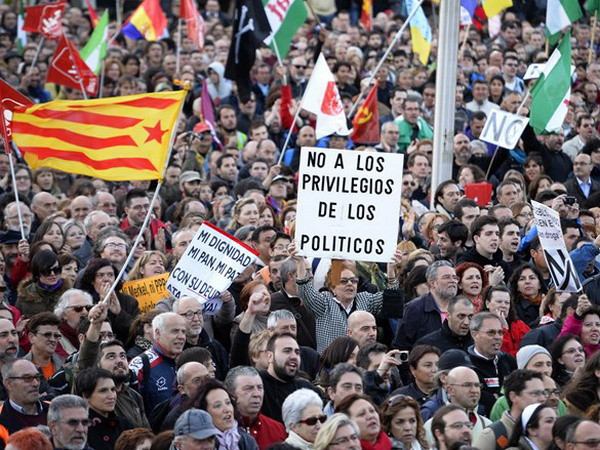 Biểu tình lớn tại Tây Ban Nha và Anh để phản đối chính phủ ảnh 1