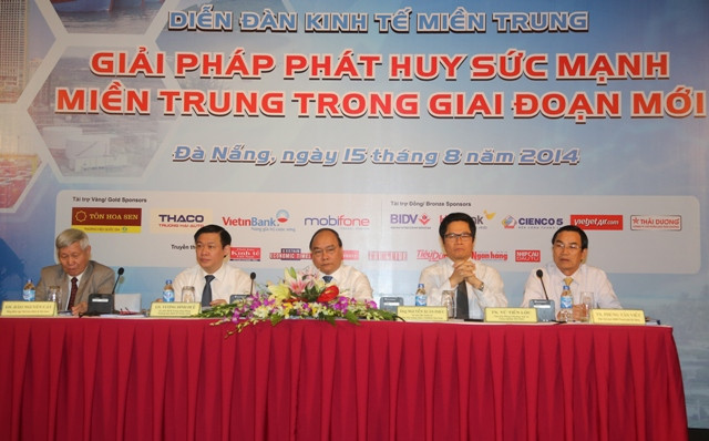 Diễn đàn Kinh tế miền Trung-Giải pháp huy động sức mạnh miền Trung trong giai đoạn mới, ngày 15/8. (Ảnh: Thanh Liêm) Kinh tế miền Trung: Đòn gánh yếu khó nâng hai "đầu tàu" cất cánh ảnh 2