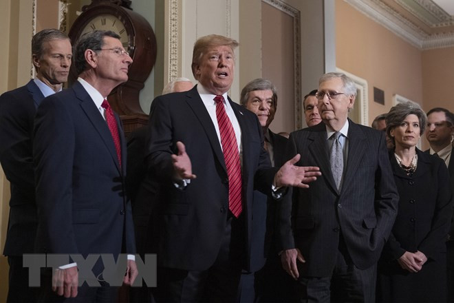 Tổng thống Mỹ Donald Trump và cuộc chiến chính trị toàn diện ảnh 1