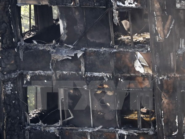 Thủ tướng Anh ra lệnh điều tra toàn diện vụ cháy chung cư ảnh 1