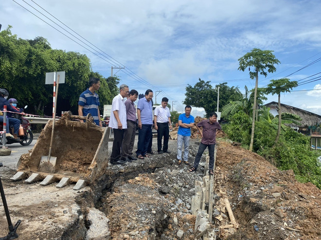 Long An: Cảnh báo tình trạng sạt lở nghiêm trọng tại cầu Bún Bà Của ảnh 1