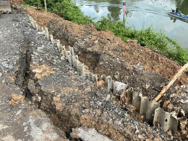 Long An: Cảnh báo tình trạng sạt lở nghiêm trọng tại cầu Bún Bà Của ảnh 2