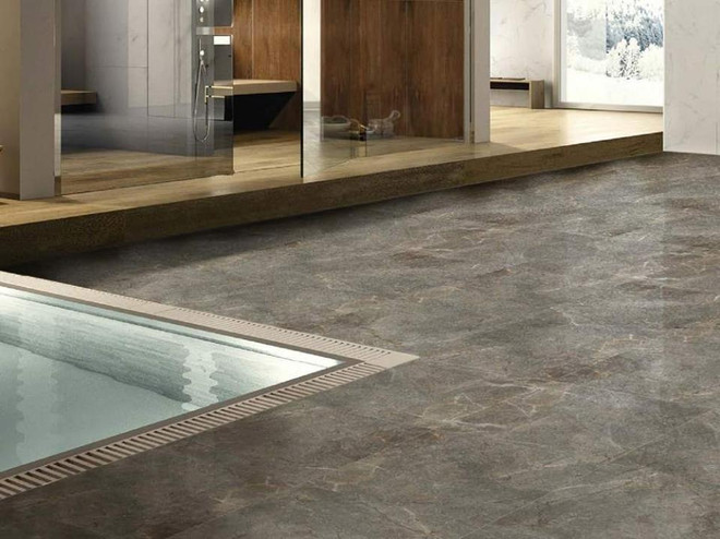 Gạch anti-slip ứng dựng cho xung quanh hồ bơi trong nhà. (Ảnh: PV/Vietnam+) PRIME ra mắt các dòng sản phẩm mới "Chung cư đích thực” ảnh 4