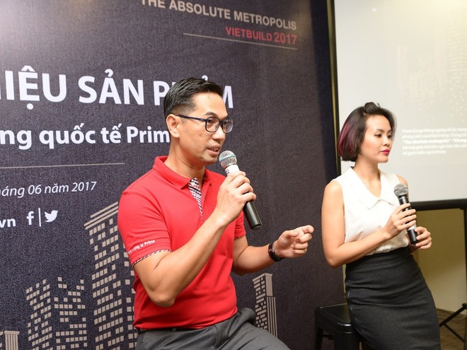 Ông Chinnachote Mo-on, Trợ lý Phó Tổng Giám đốc phụ trách Tiếp thị và Bán hàng của PRIME giới thiệu sản phẩm. (Ảnh: PV/Vietnam+) PRIME ra mắt các dòng sản phẩm mới "Chung cư đích thực” ảnh 2