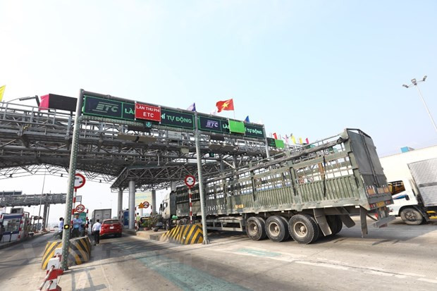 Tiến độ tổng thể dự án thu phí tự động không dừng ở các trạm thu phí vẫn đang rất chậm so với yêu cầu đề ra. (Ảnh: Huy Hùng/Vietnam) Thu phí tự động không dừng: Liệu có còn ''tối hậu thư'' kế tiếp? ảnh 1