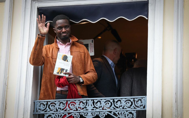 Các tác giả gốc Phi thống lĩnh các giải thưởng văn học trong năm 2021 ảnh 1