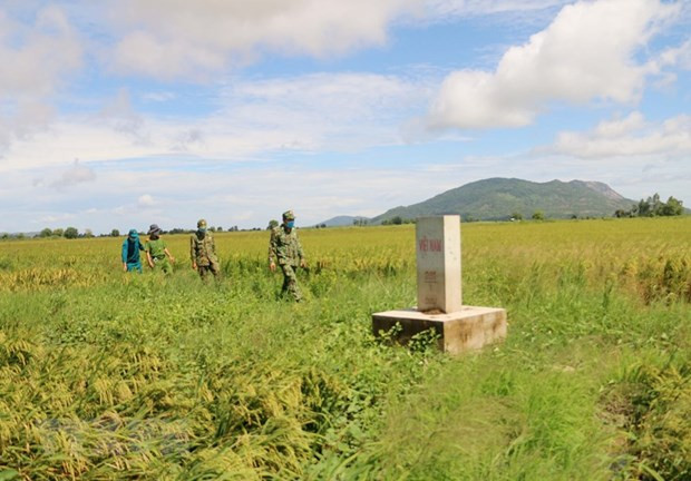 Phát hiện hàng lậu trong nhà cán bộ biên phòng: Xử lý nghiêm sai phạm ảnh 1