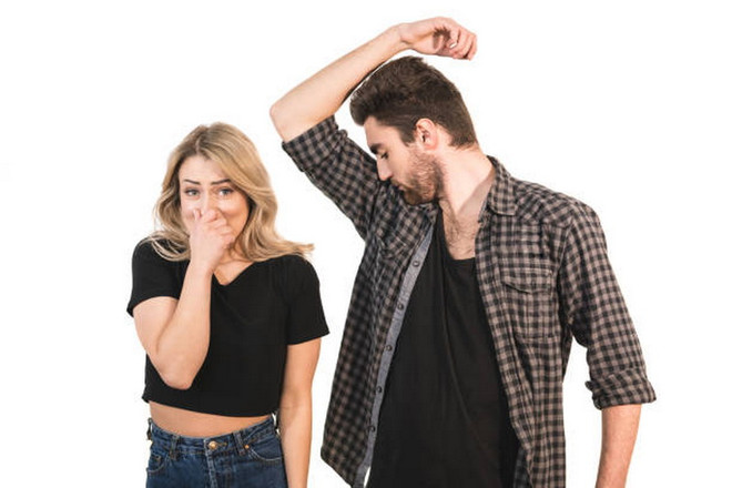 Mùi cơ thể đàn ông nặng hơn mùi cơ thể phụ nữ. (Ảnh: iStock) mui hoi dan ong.jpg