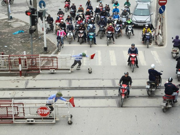 Gia tăng số vụ tai nạn giao thông do ôtô “tông” đoàn tàu ảnh 1