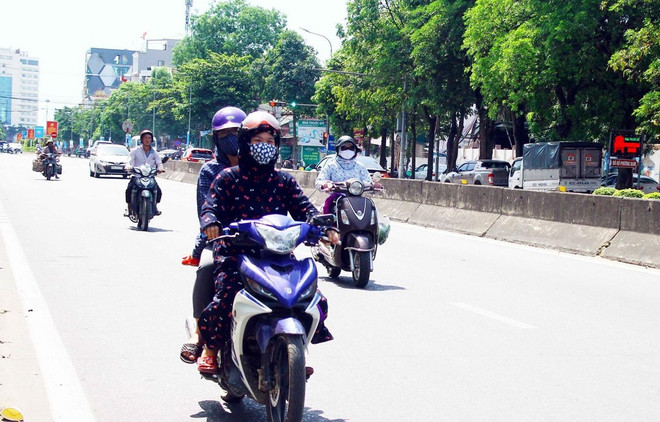 (Ảnh: Tá Chuyên/TTXVN) Các khu vực trên cả nước ngày nắng, chiều tối và đêm có mưa dông ảnh 1