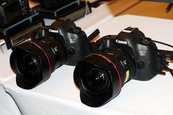 Canon “khoe” hai siêu phẩm máy ảnh mới nhất tại Hà Nội ảnh 1