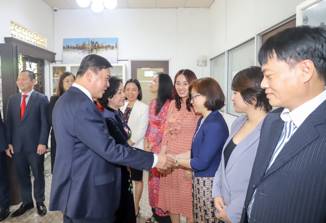 Trưởng Ban Tổ chức TW Trương Thị Mai thăm làm việc tại Singapore ảnh 3