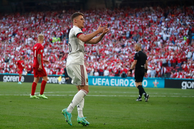 Thorgan Hazard sau đường kiến tạo của Kevin De Bruyne. (Nguồn: Getty Images) Kevin De Bruyne tỏa sáng đưa tuyển Bỉ vào vòng 1/8 EURO 2020 ảnh 2