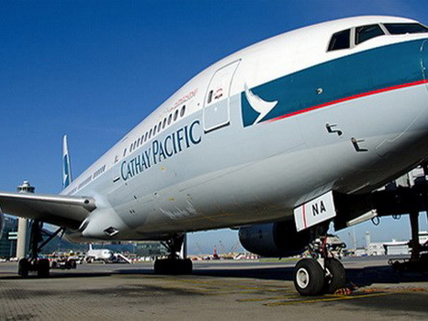 Máy bay Cathay Pacific hạ cánh khẩn cấp do động cơ bốc cháy ảnh 1