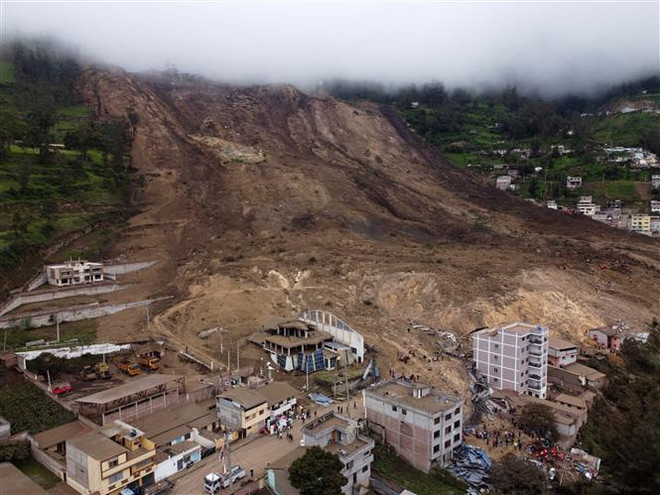 Ecuador nỗ lực tìm kiếm hơn 60 người mất tích trong trận lở đất ảnh 1