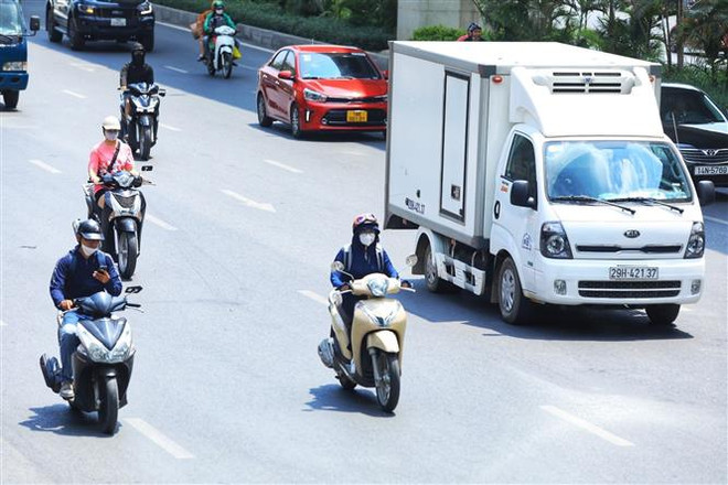 Các tỉnh Bắc Bộ và Trung Bộ nắng nóng gay gắt trước đợt mưa dông ảnh 1