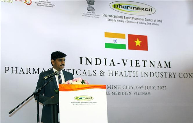 Ông Murali Krishna, Giám đốc Hội đồng xúc tiến xuất khẩu dược phẩm Ấn Độ (PHARMEXCIL) phát biểu tại Hội nghị. (Ảnh: Mỹ Phương/TTXVN) Kết nối doanh nghiệp ngành dược phẩm và y tế Ấn Độ và Việt Nam ảnh 1
