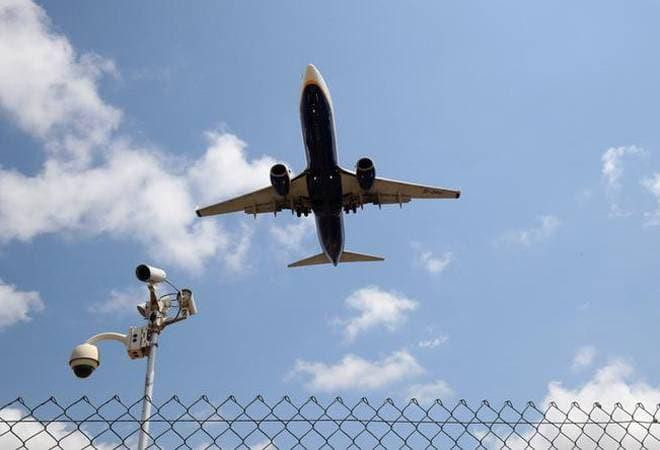 Pakistan thiệt hại 100 triệu USD do đóng cửa không phận ảnh 1