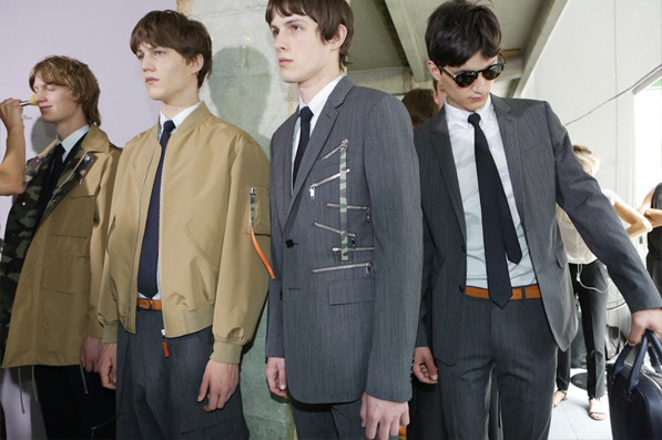 Dior Homme Xuân Hè 2016: Sự tương phản đầy mê hoặc ảnh 3