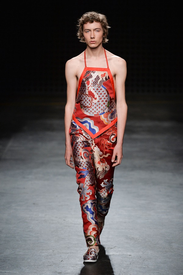 Những anh chàng nữ tính tiếp tục lên ngôi mùa Xuân Hè 2016 ảnh 9