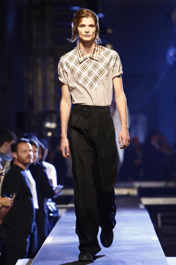 Những anh chàng nữ tính tiếp tục lên ngôi mùa Xuân Hè 2016 ảnh 12